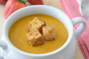 Allergy-friendly & vegan Carrot and Strawberry Soup